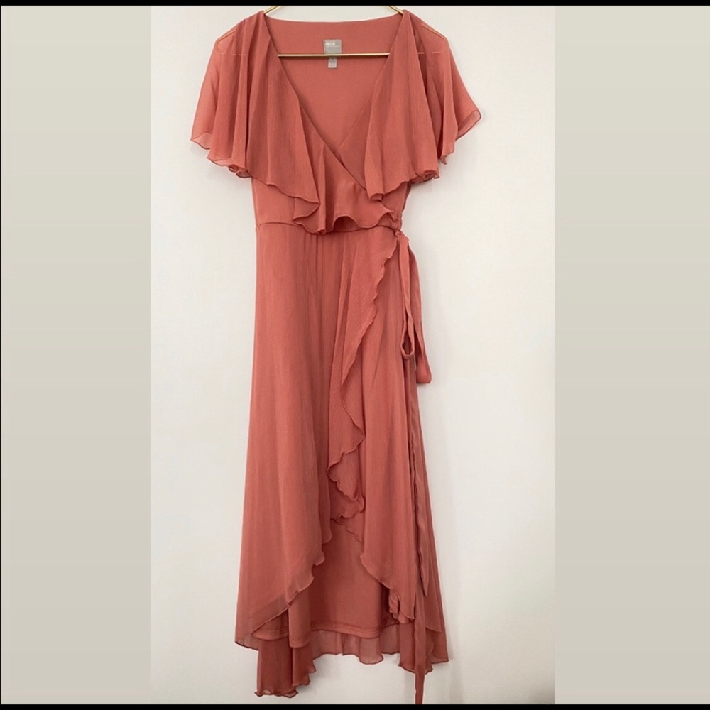 Beautiful flowy peach midi dress